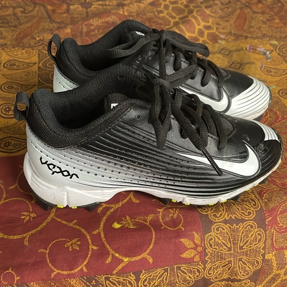 Nike Vapor Baseball Soccer football shoes / cleats and shin guards size 13c kids - Picture 2 of 11